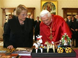 Michelle Bachelet e Benedetto XVI 