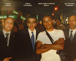L'ambasciatore Goldberg, il secondo da sinistra in compagnia del mafioso colombiano Vanegas Reyes